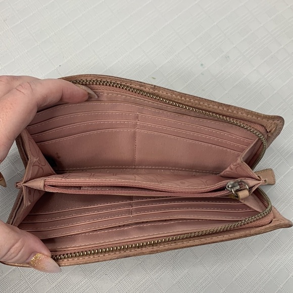 Fossil Womens Maddox  Leather Zip Around Wallet Clutch Key Hole Hardware - Picture 6 of 10